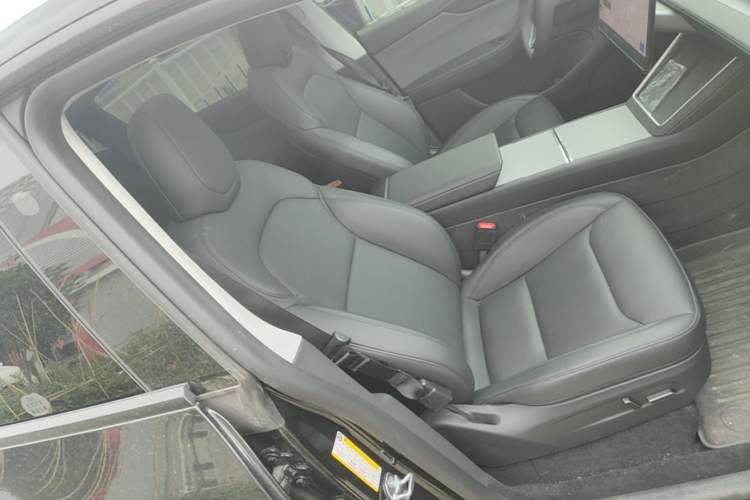 Used Tesla Model Y 2025 Rear-Wheel-Drive Version Right Front Seat