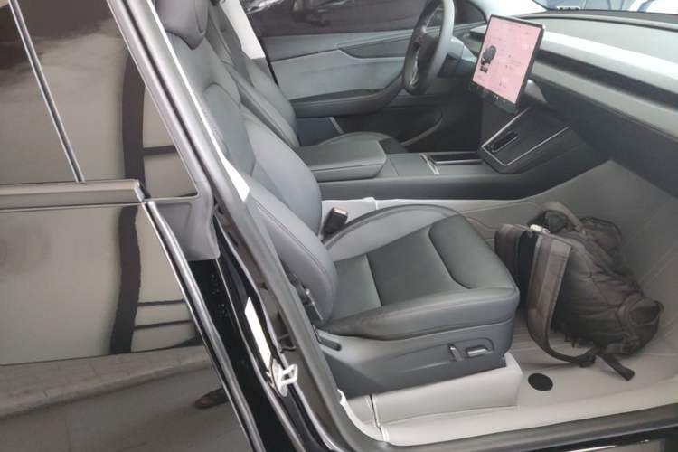 Used Tesla Model Y 2025 Rear-Wheel-Drive Version Right Front Seat