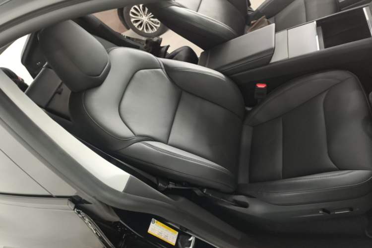 Used Tesla Model Y 2025 Rear-Wheel-Drive Version Right Front Seat