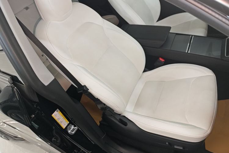 Used Tesla Model Y 2025 Long-Range All-Wheel-Drive Version Right Front Seat