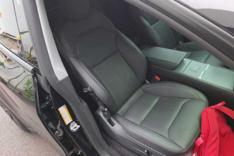 Used Tesla Model Y 2025 Long-Range All-Wheel-Drive Version Right Front Seat