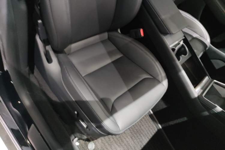 Used Tesla Model Y 2025 Long-Range All-Wheel-Drive Version Right Front Seat