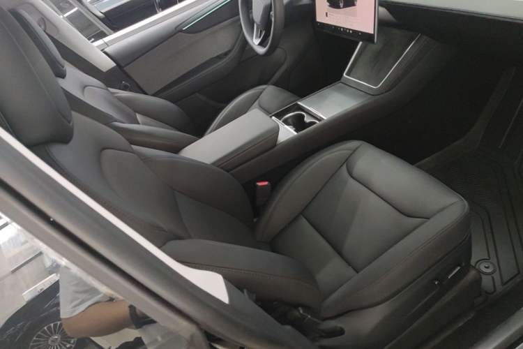 Used Tesla Model Y 2025 Rear-Wheel-Drive Version Right Front Seat