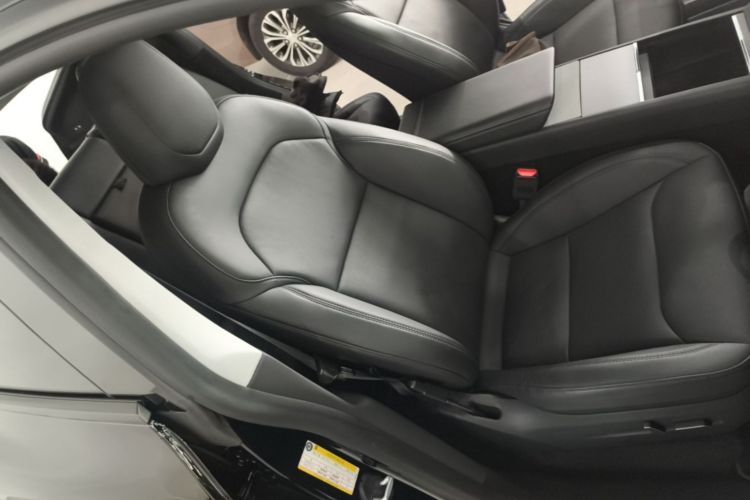 Used Tesla Model Y 2025 Rear-Wheel-Drive Version Right Front Seat
