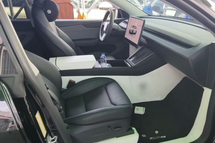 Used Tesla Model Y 2025 Rear-Wheel-Drive Version Right Front Seat