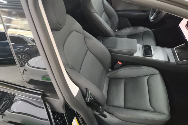 Used Tesla Model Y 2025 Rear-Wheel-Drive Version Right Front Seat