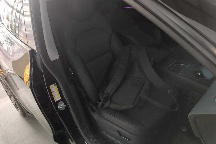 Used Tesla Model Y 2025 Rear-Wheel-Drive Version Right Front Seat