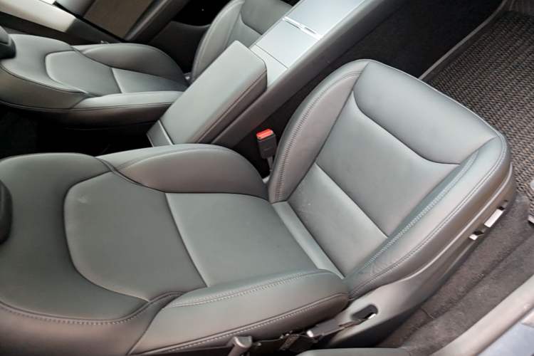 Used Tesla Model Y 2025 Rear-Wheel Drive First Edition Right Front Seat