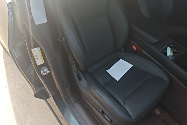 Used Tesla Model Y 2025 Rear-Wheel-Drive Version Right Front Seat