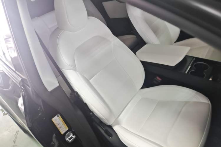 Used Tesla Model Y 2025 Long-Range All-Wheel-Drive Version Right Front Seat