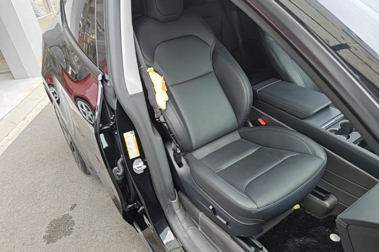 Used Tesla Model Y 2025 Rear-Wheel Drive First Edition Right Front Seat