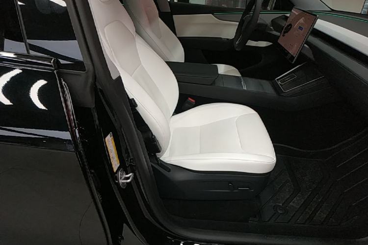 Used Tesla Model Y 2025 Rear-Wheel-Drive Version Right Front Seat