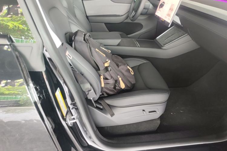 Used Tesla Model Y 2025 Rear-Wheel-Drive Version Right Front Seat