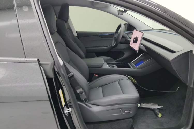 Used Tesla Model Y 2025 Rear-Wheel-Drive Version Right Front Seat