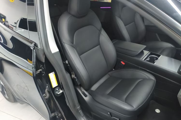 Used Tesla Model Y 2025 Rear-Wheel-Drive Version Right Front Seat