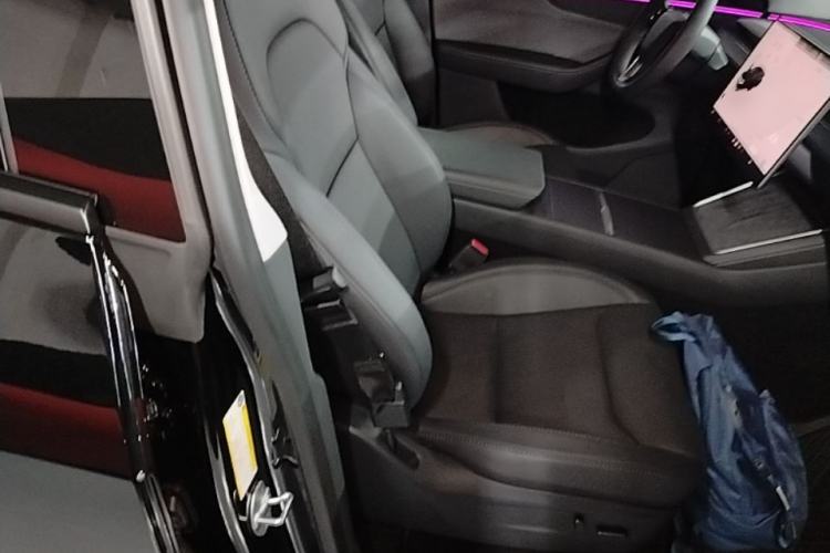 Used Tesla Model Y 2025 Rear-Wheel-Drive Version Right Front Seat