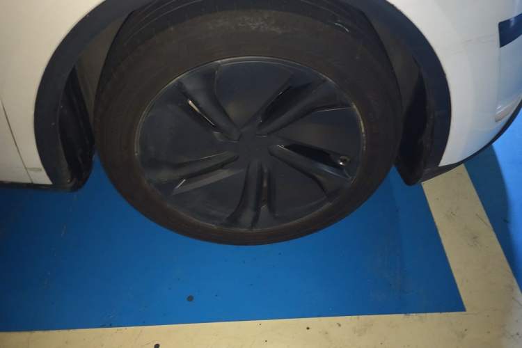 Used Tesla Model Y 2025 Rear-Wheel-Drive Version Right Front Wheel Hub