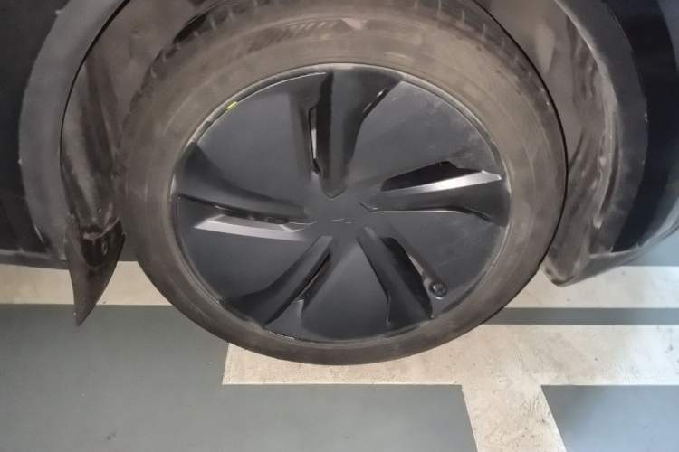 Used Tesla Model Y 2025 Rear-Wheel-Drive Version Right Front Wheel Hub