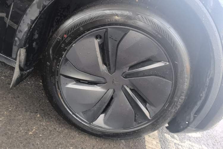 Used Tesla Model Y 2025 Rear-Wheel-Drive Version Right Front Wheel Hub
