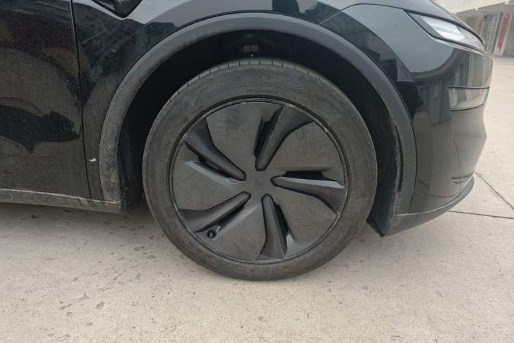 Used Tesla Model Y 2025 Rear-Wheel-Drive Version Right Front Wheel Hub
