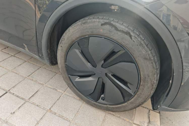 Used Tesla Model Y 2025 Rear-Wheel-Drive Version Right Front Wheel Hub