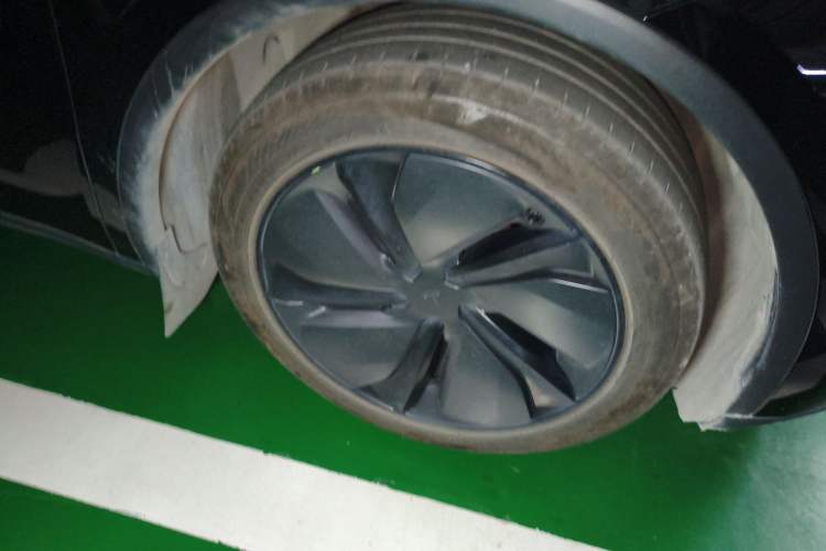 Used Tesla Model Y 2025 Rear-Wheel-Drive Version Right Front Wheel Hub