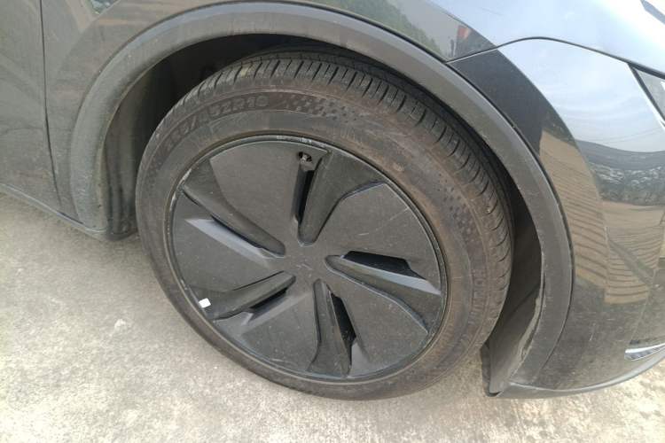Used Tesla Model Y 2025 Rear-Wheel-Drive Version Right Front Wheel Hub