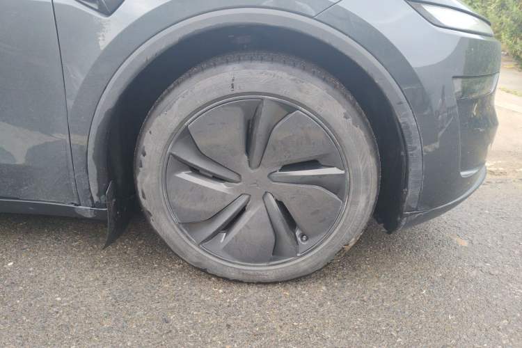 Used Tesla Model Y 2025 Rear-Wheel-Drive Version Right Front Wheel Hub