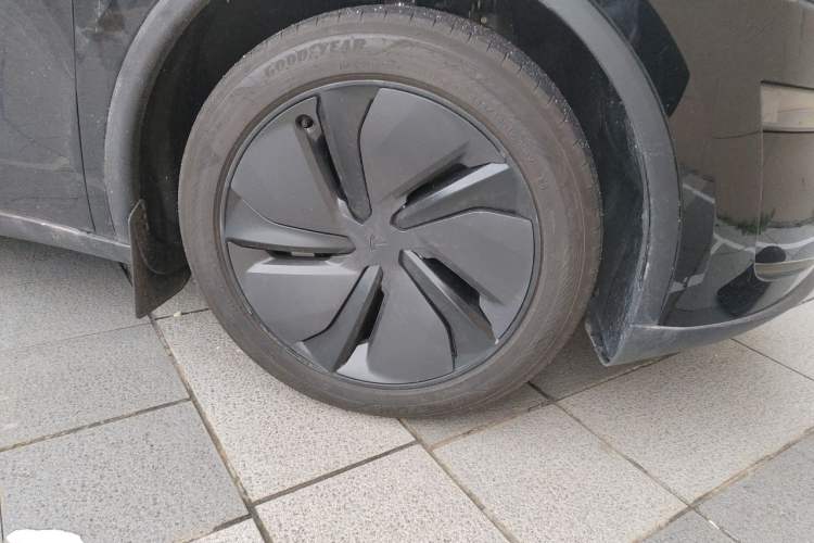 Used Tesla Model Y 2025 Rear-Wheel-Drive Version Right Front Wheel Hub