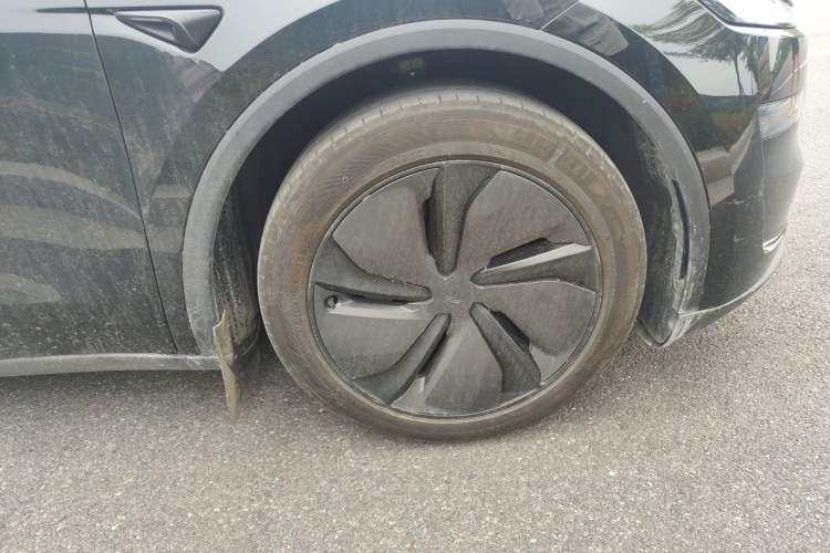 Used Tesla Model Y 2025 Rear-Wheel-Drive Version Right Front Wheel Hub