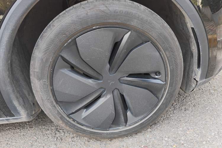 Used Tesla Model Y 2025 Rear-Wheel-Drive Version Right Front Wheel Hub