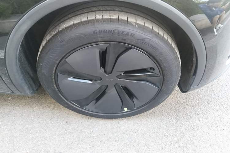 Used Tesla Model Y 2025 Rear-Wheel-Drive Version Right Front Wheel Hub
