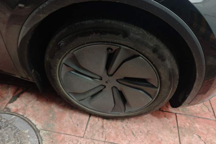 Used Tesla Model Y 2025 Rear-Wheel-Drive Version Right Front Wheel Hub
