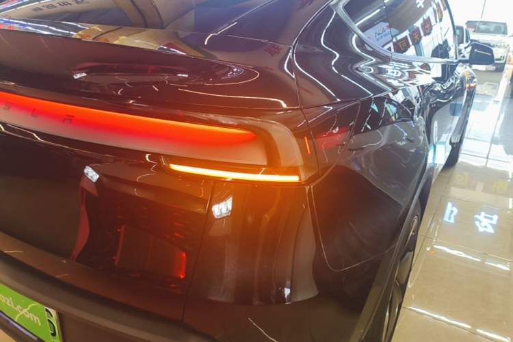 Used Tesla Model Y 2025 Rear-Wheel-Drive Version Right Rear Taillight