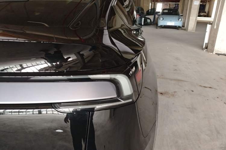 Used Tesla Model Y 2025 Rear-Wheel-Drive Version Right Rear Taillight