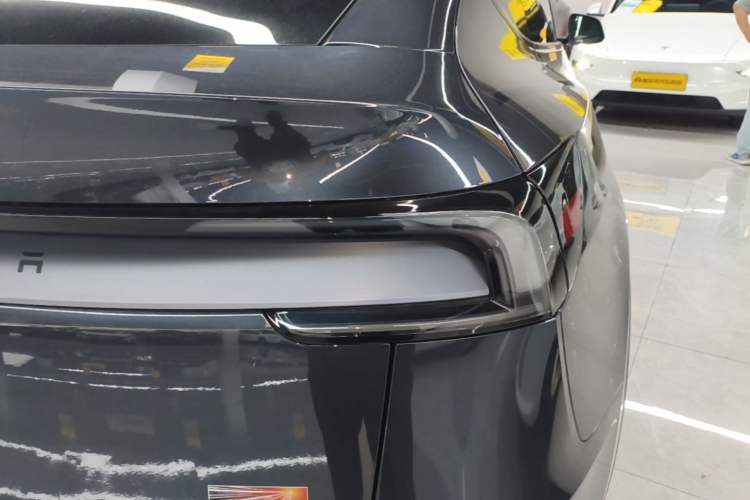 Used Tesla Model Y 2025 Rear-Wheel Drive First Edition Right Rear Taillight