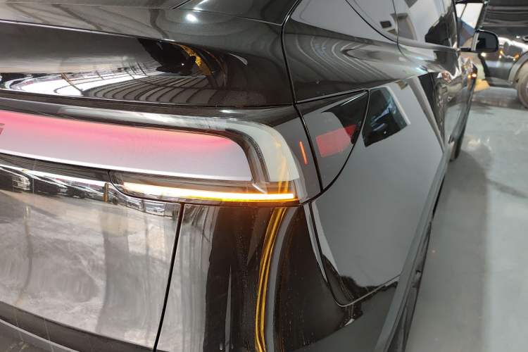 Used Tesla Model Y 2025 Rear-Wheel-Drive Version Right Rear Taillight