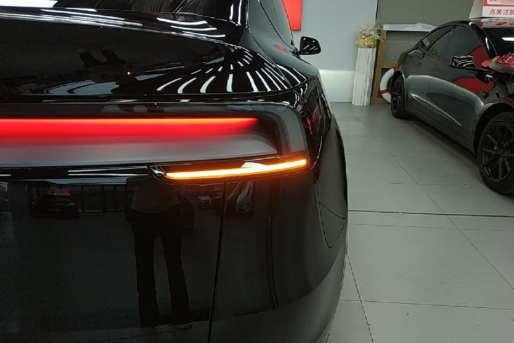Used Tesla Model Y 2025 Rear-Wheel-Drive Version Right Rear Taillight