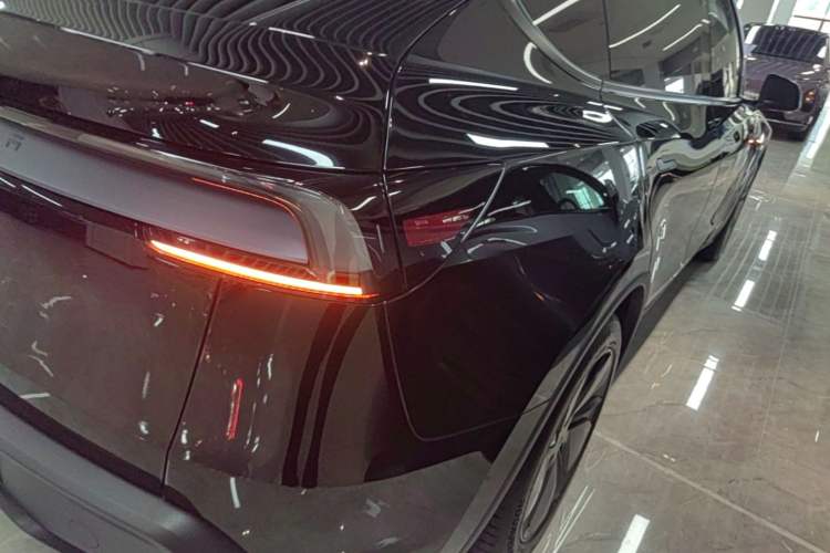 Used Tesla Model Y 2025 Updated Version Long-Range All-Wheel Drive Right Rear Taillight