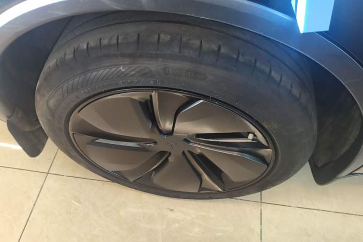 Used Tesla Model Y 2025 Rear-Wheel-Drive Version Right Rear Wheel Hub