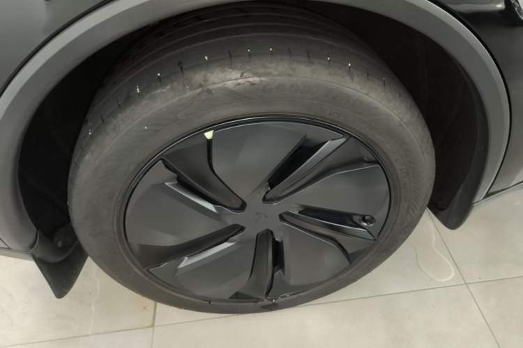 Used Tesla Model Y 2025 Rear-Wheel-Drive Version Right Rear Wheel Hub