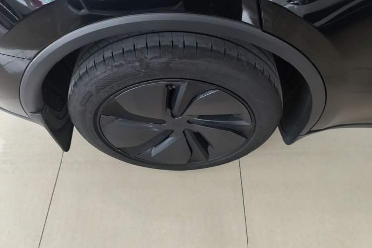 Used Tesla Model Y 2025 Rear-Wheel-Drive Version Right Rear Wheel Hub
