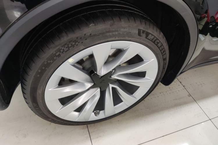 Used Tesla Model Y 2025 Rear-Wheel-Drive Version Right Rear Wheel Hub