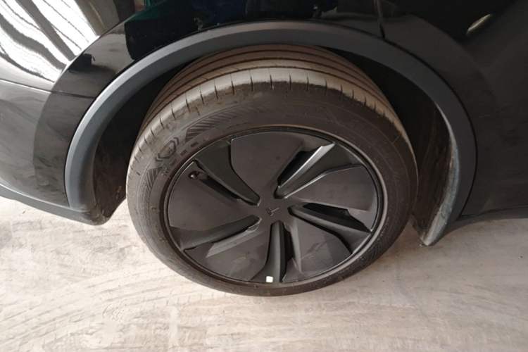 Used Tesla Model Y 2025 Rear-Wheel-Drive Version Right Rear Wheel Hub