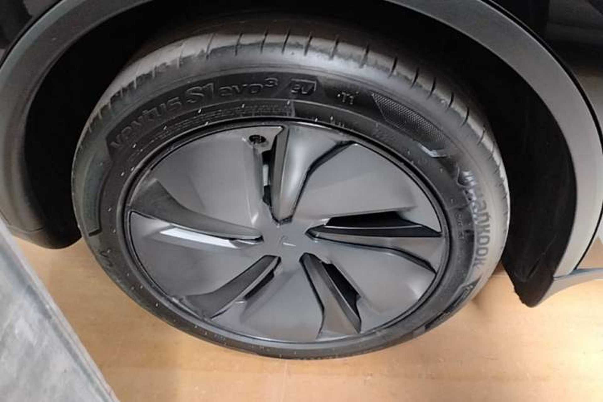 Used Tesla Model Y 2025 Updated Version Long-Range All-Wheel Drive Right Rear Wheel Hub