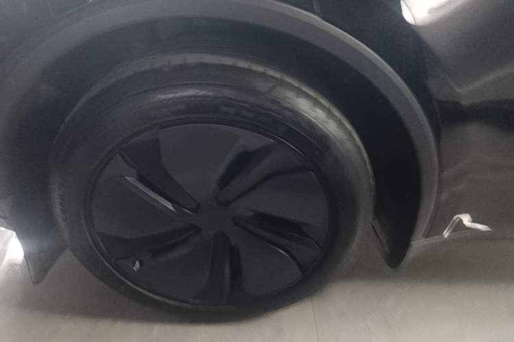 Used Tesla Model Y 2025 Rear-Wheel-Drive Version Right Rear Wheel Hub