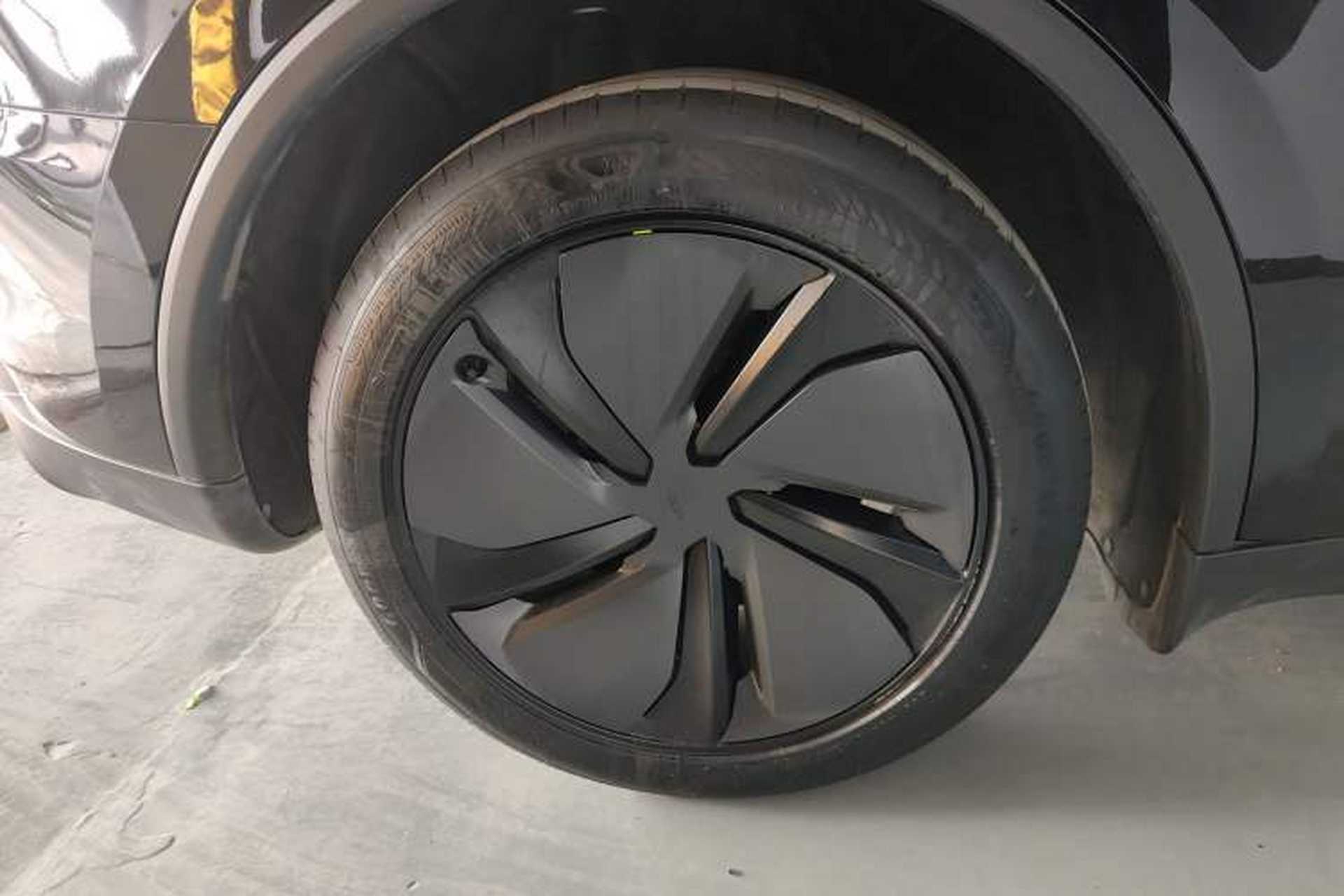 Used Tesla Model Y 2025 Rear-Wheel-Drive Version Right Rear Wheel Hub