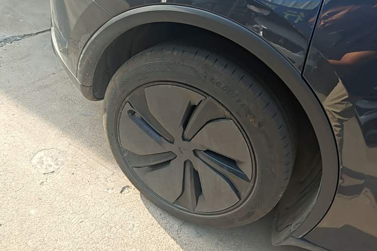 Used Tesla Model Y 2025 Rear-Wheel-Drive Version Right Rear Wheel Hub