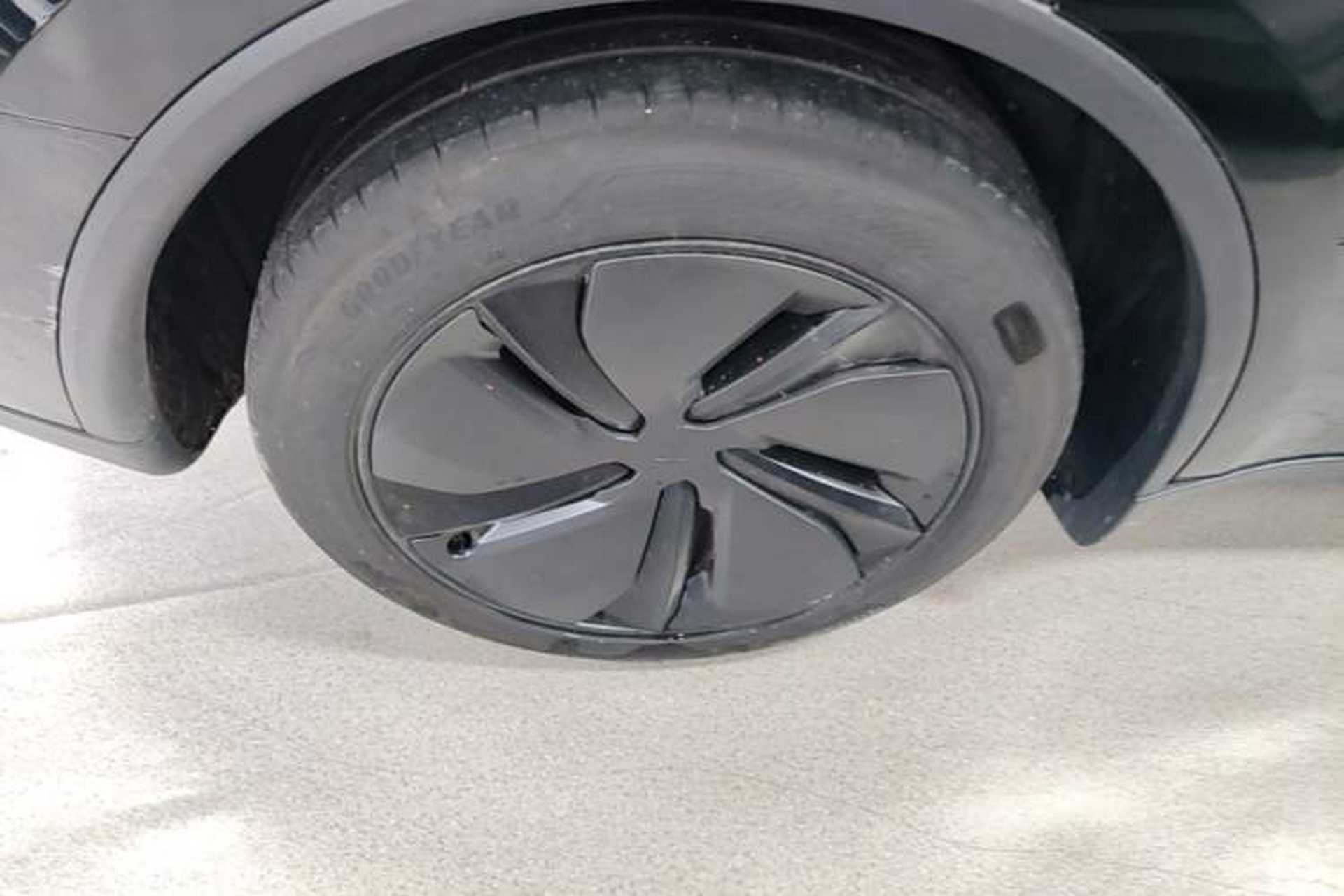 Used Tesla Model Y 2025 Rear-Wheel-Drive Version Right Rear Wheel Hub