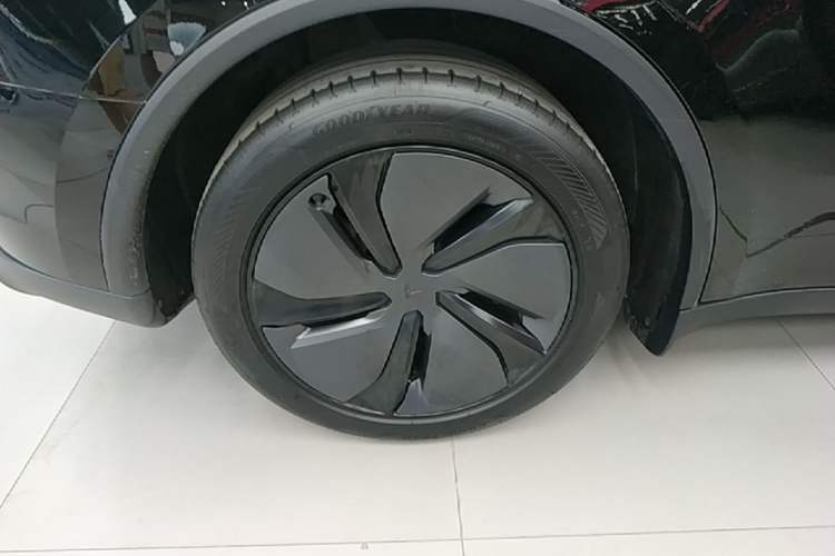 Used Tesla Model Y 2025 Rear-Wheel-Drive Version Right Rear Wheel Hub